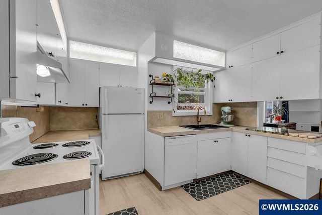 1115 Capitol St NE, Salem, OR 97301