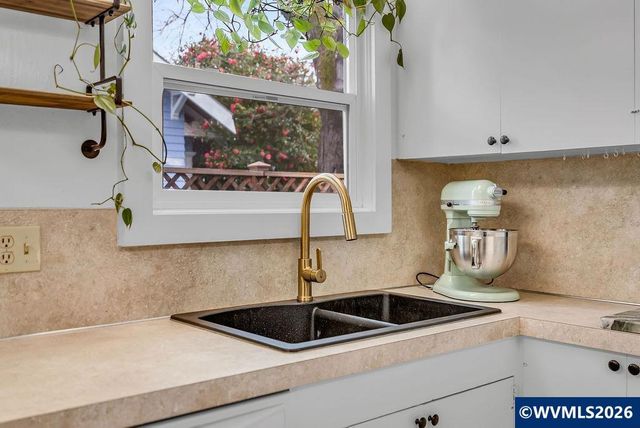 1115 Capitol St NE, Salem, OR 97301