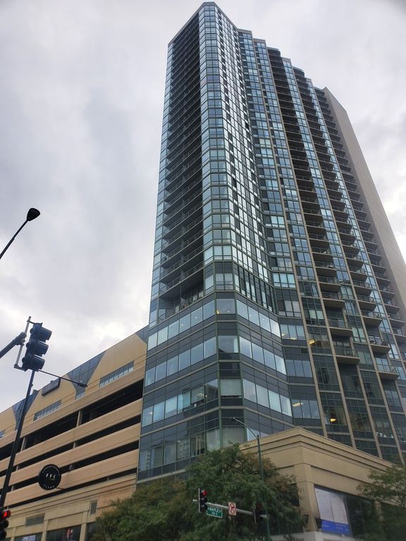 111 W Maple Street 1101, Chicago, IL 60610 — photo 2