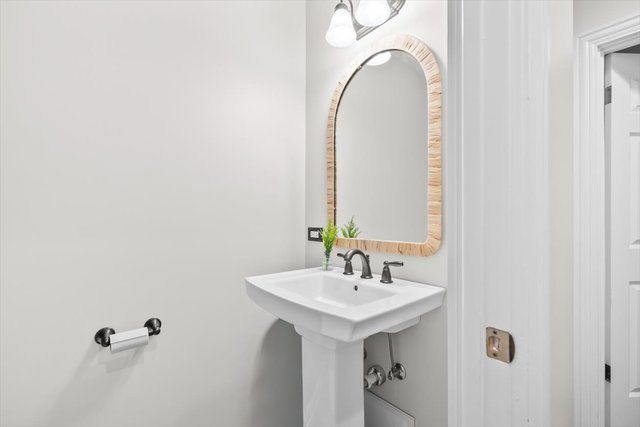 736 N Oak Street, Hinsdale, IL 60521