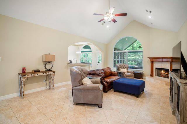 499 Royal Navigator Road, Montgomery, TX 77316