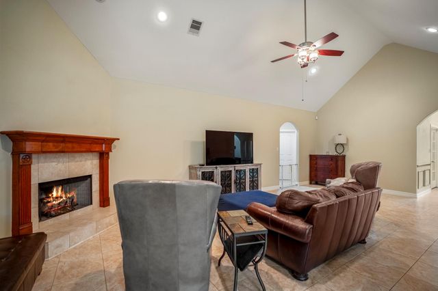 499 Royal Navigator Road, Montgomery, TX 77316