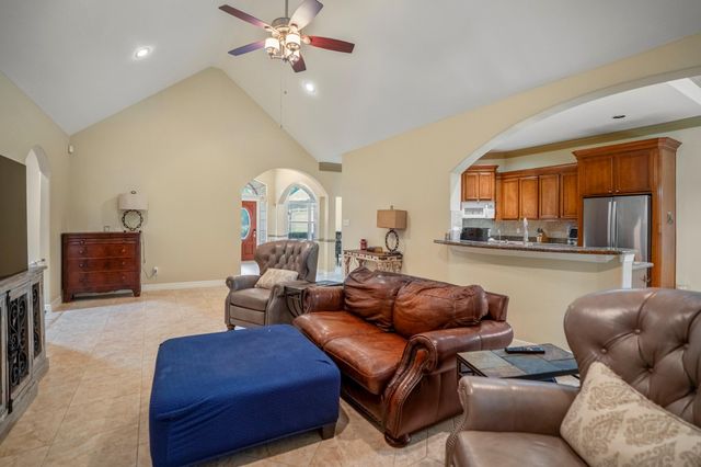 499 Royal Navigator Road, Montgomery, TX 77316