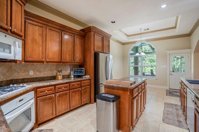 499 Royal Navigator Road, Montgomery, TX 77316