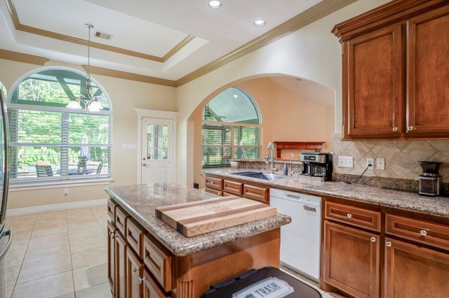 499 Royal Navigator Road, Montgomery, TX 77316