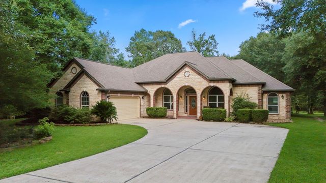 499 Royal Navigator Road, Montgomery, TX 77316