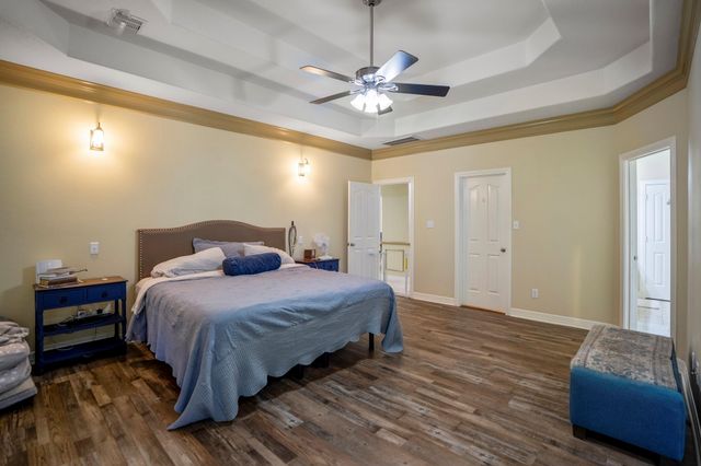 499 Royal Navigator Road, Montgomery, TX 77316