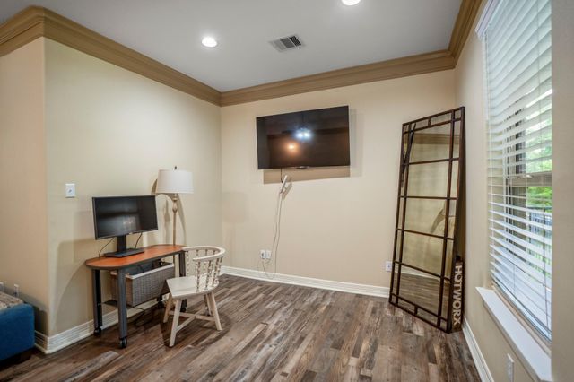 499 Royal Navigator Road, Montgomery, TX 77316