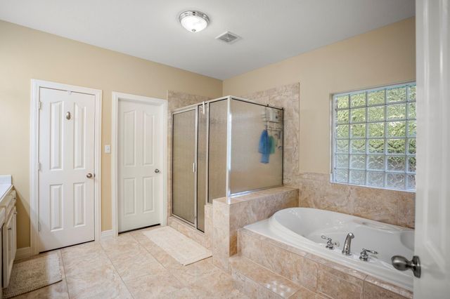499 Royal Navigator Road, Montgomery, TX 77316