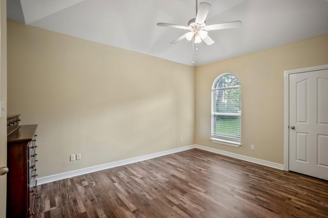 499 Royal Navigator Road, Montgomery, TX 77316