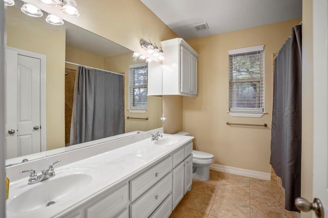 499 Royal Navigator Road, Montgomery, TX 77316