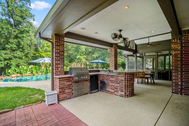499 Royal Navigator Road, Montgomery, TX 77316