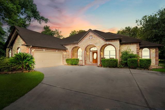499 Royal Navigator Road, Montgomery, TX 77316