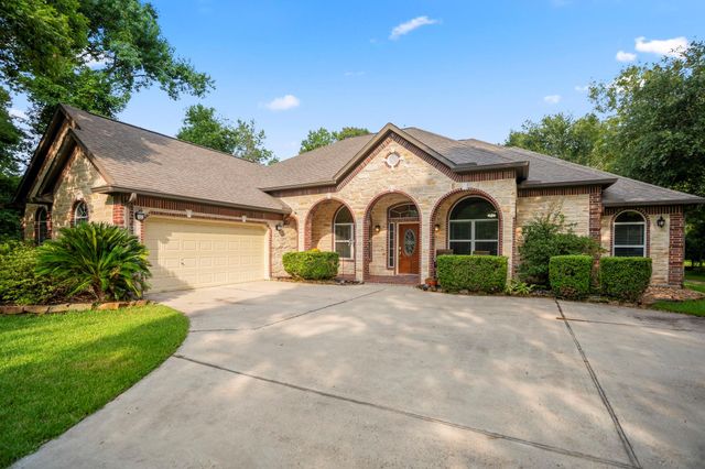 499 Royal Navigator Road, Montgomery, TX 77316