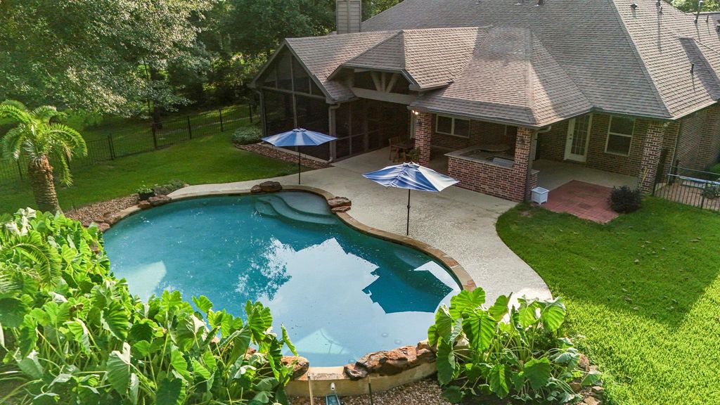 499 Royal Navigator Road, Montgomery, TX 77316