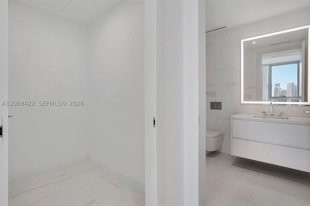 300 Biscayne Boulevard Way 3108, Miami, FL 33131