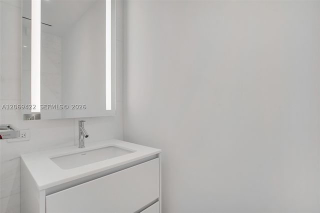 300 Biscayne Boulevard Way 3108, Miami, FL 33131