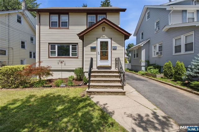 611 Maple Avenue, Teaneck, NJ 07666