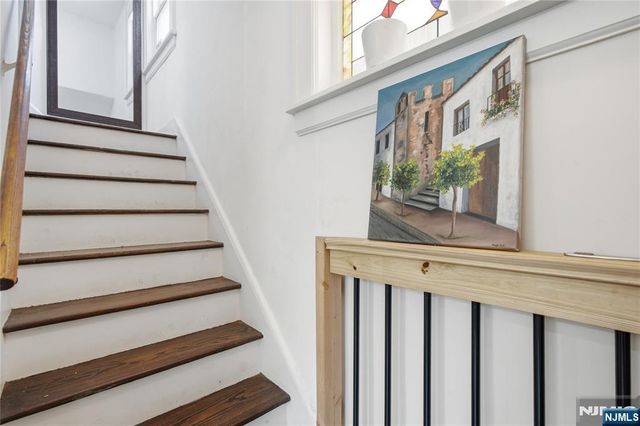 611 Maple Avenue, Teaneck, NJ 07666