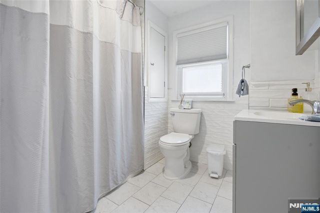 611 Maple Avenue, Teaneck, NJ 07666
