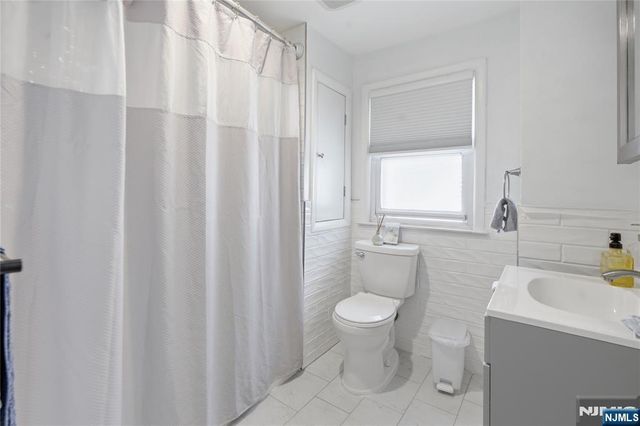 611 Maple Avenue, Teaneck, NJ 07666