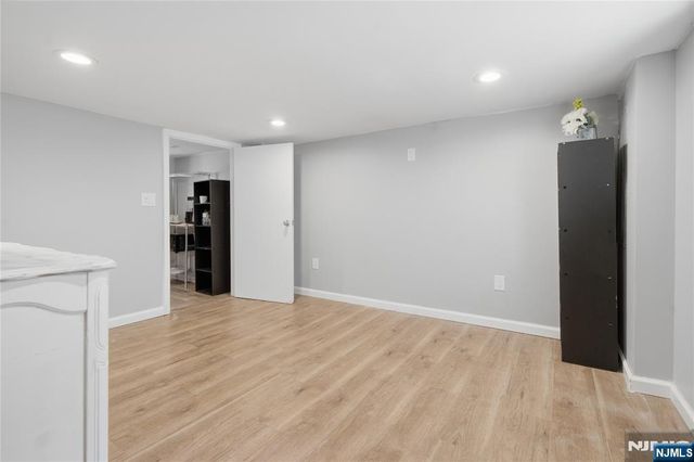 611 Maple Avenue, Teaneck, NJ 07666