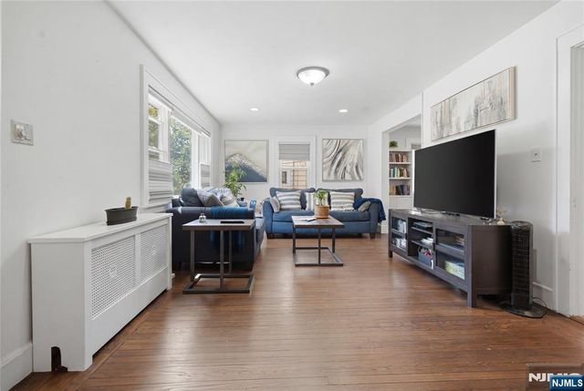 611 Maple Avenue, Teaneck, NJ 07666