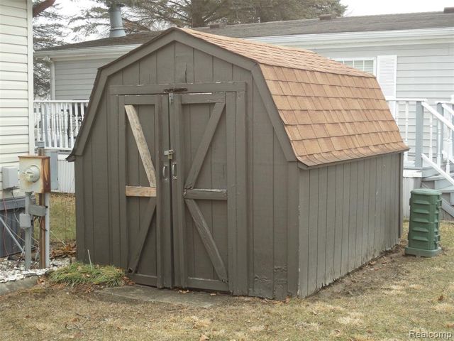 268 Highlands, Temperance, MI 48182