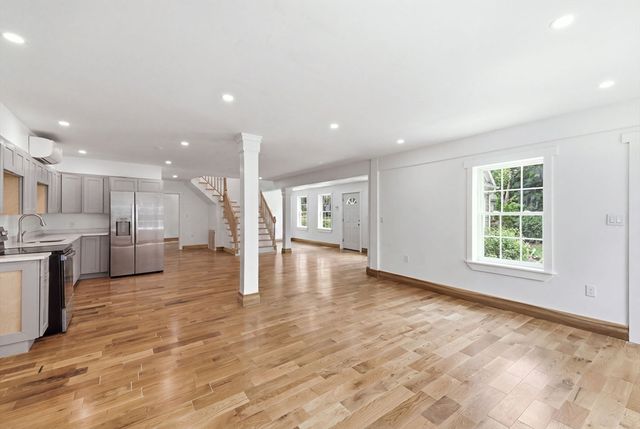 26 Parallel St, Salem, MA 01970