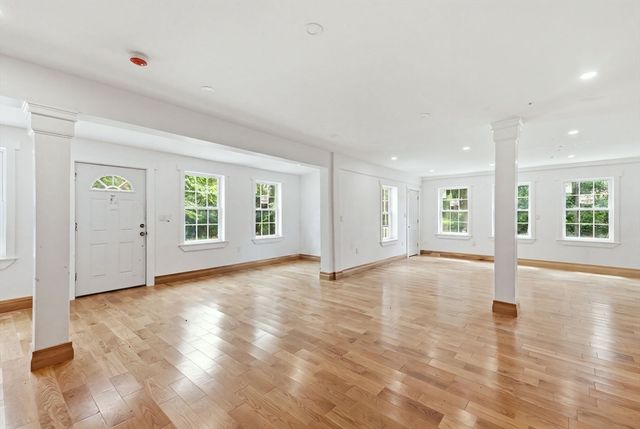 26 Parallel St, Salem, MA 01970
