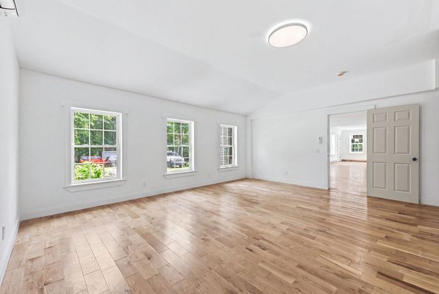 26 Parallel St, Salem, MA 01970