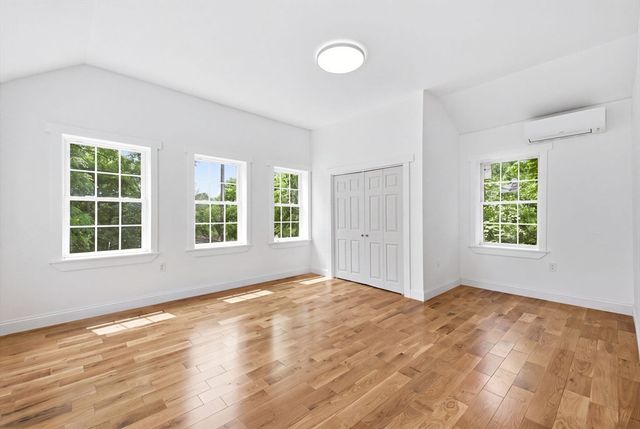 26 Parallel St, Salem, MA 01970