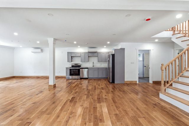 26 Parallel St, Salem, MA 01970