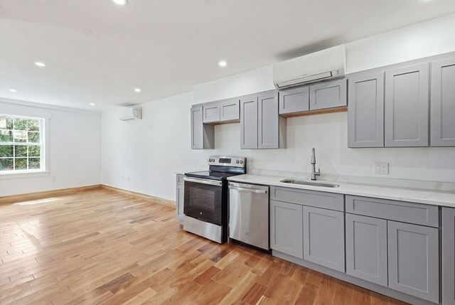 26 Parallel St, Salem, MA 01970