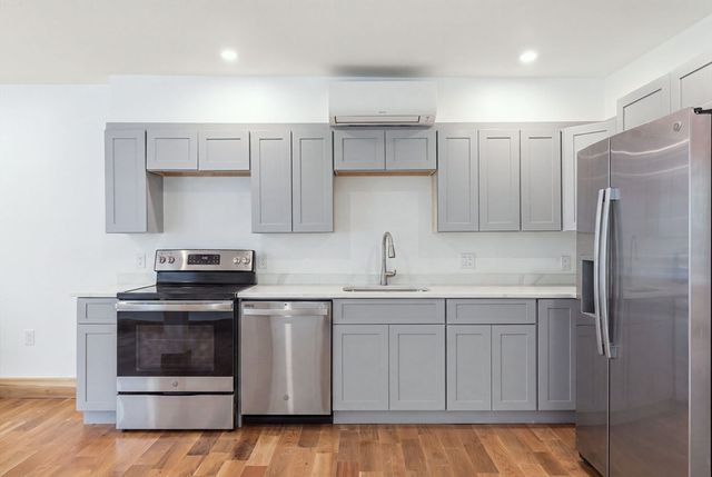 26 Parallel St, Salem, MA 01970