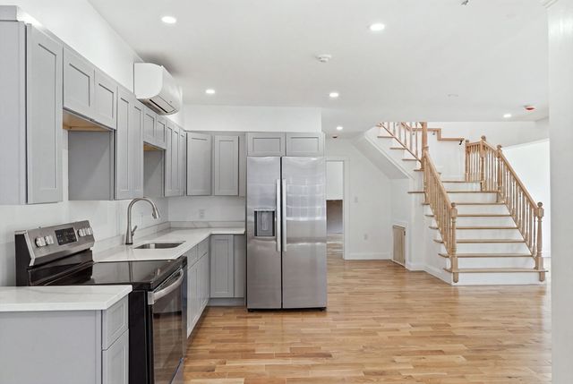 26 Parallel St, Salem, MA 01970