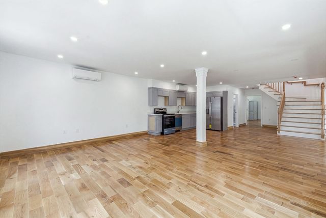 26 Parallel St, Salem, MA 01970