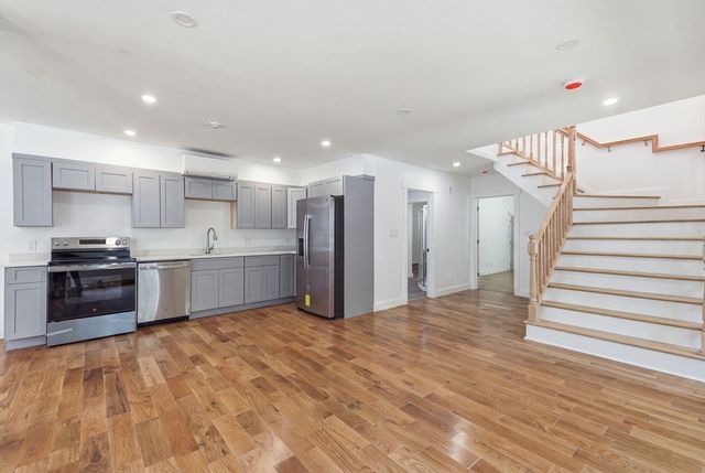 26 Parallel St, Salem, MA 01970