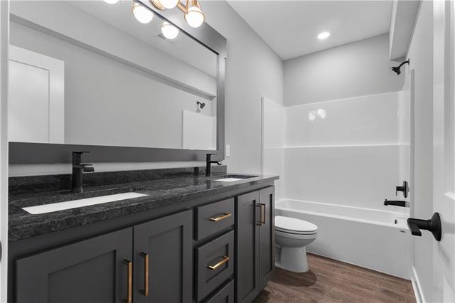 17162 S Laurelwood Street, Olathe, KS 66062