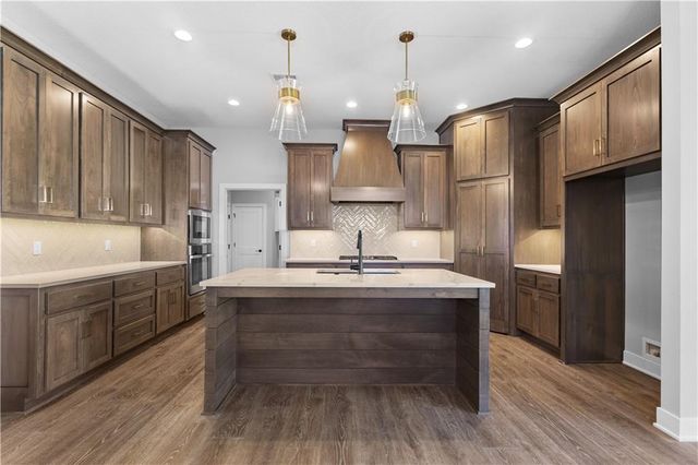 17162 S Laurelwood Street, Olathe, KS 66062