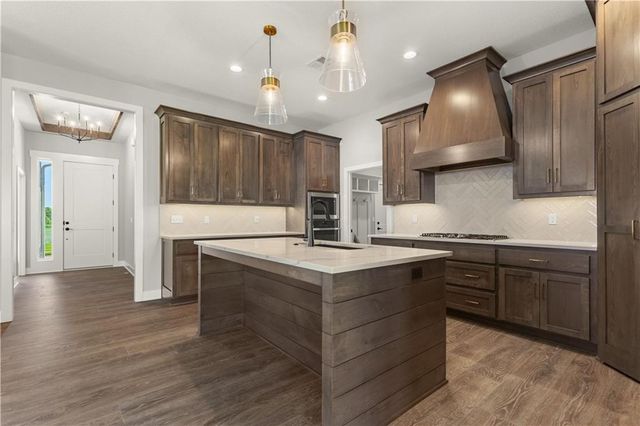 17162 S Laurelwood Street, Olathe, KS 66062