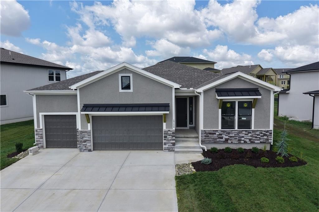 17162 S Laurelwood Street, Olathe, KS 66062