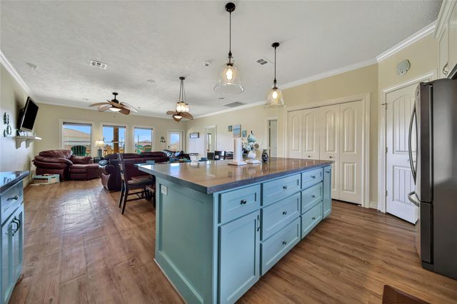 2019 Vista Drive, Crystal Beach, TX 77650