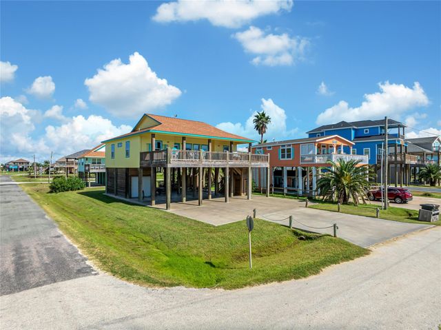 2019 Vista Drive, Crystal Beach, TX 77650