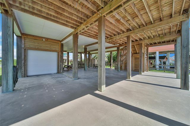 2019 Vista Drive, Crystal Beach, TX 77650