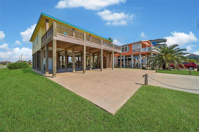 2019 Vista Drive, Crystal Beach, TX 77650