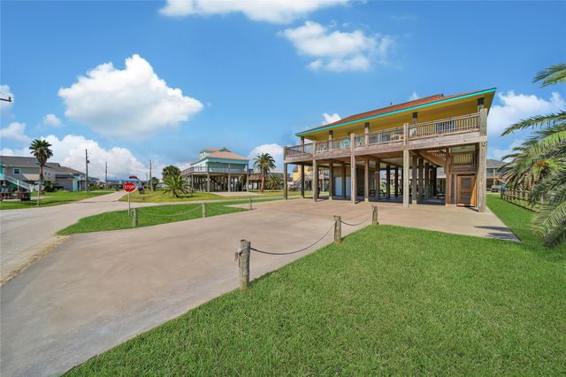 2019 Vista Drive, Crystal Beach, TX 77650