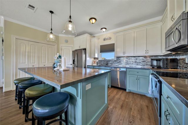 2019 Vista Drive, Crystal Beach, TX 77650