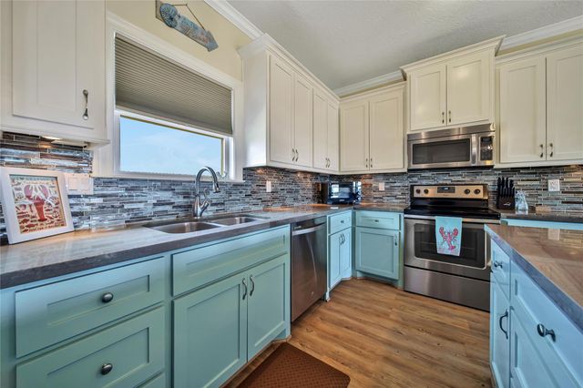 2019 Vista Drive, Crystal Beach, TX 77650