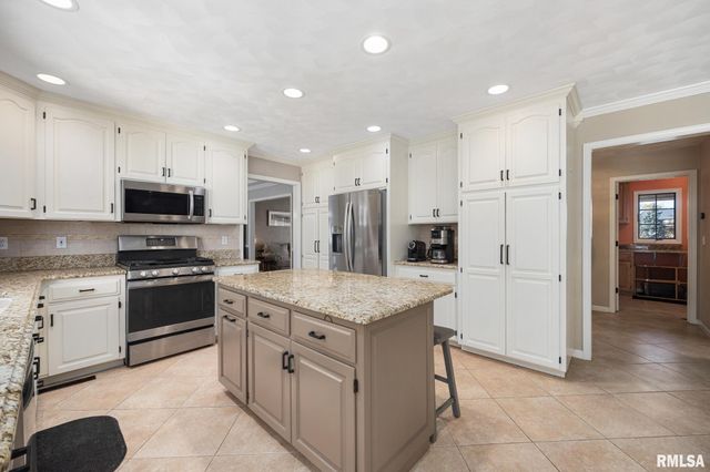 26 LINDEN Court, Morton, IL 61550